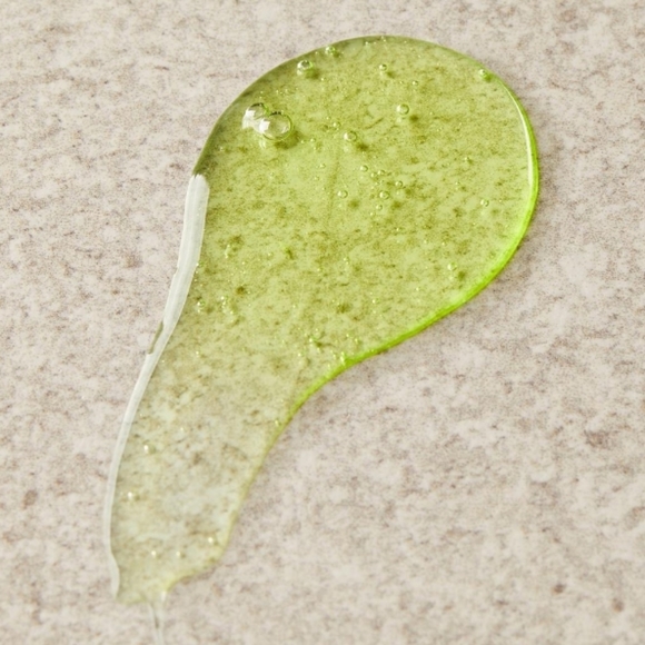 THE BODY SHOP TEA TREE SKIN CLEARING FACIAL WASH. - Picture 2 of 5